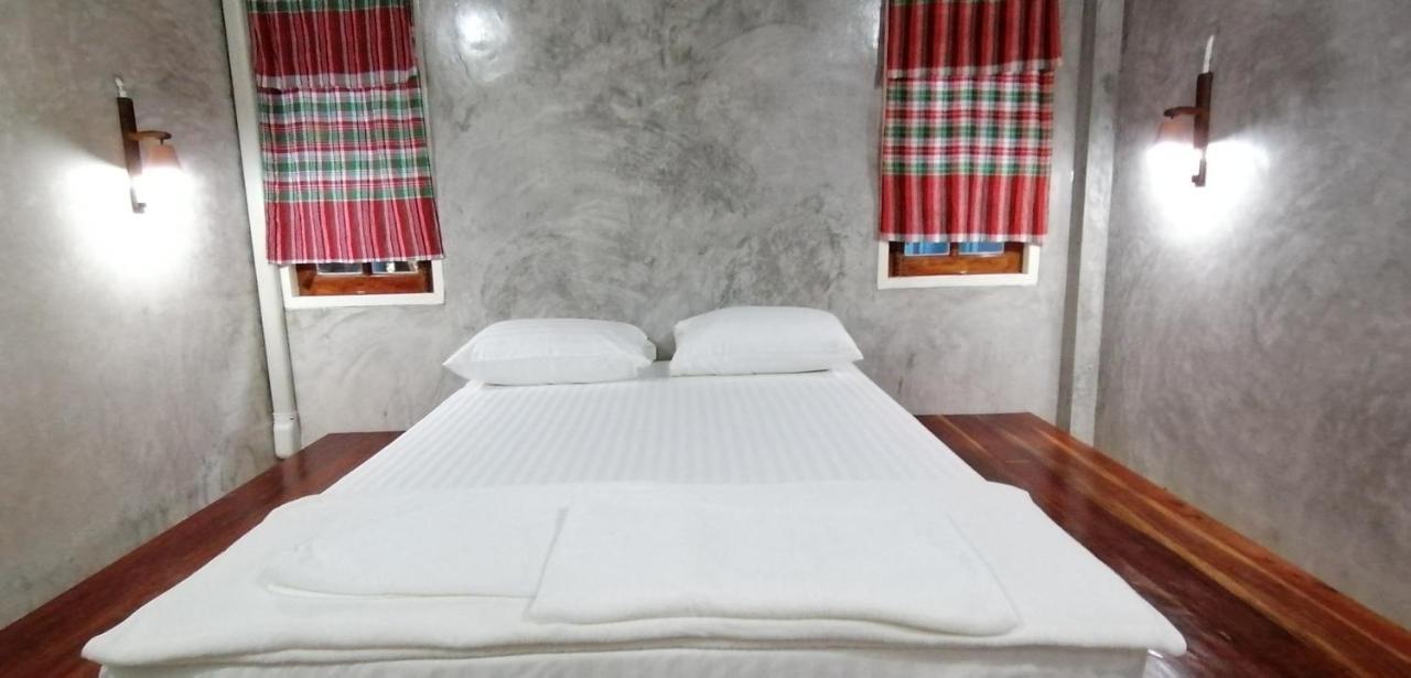 Sun Smile Hostel Ubon Ratchathani Exterior photo