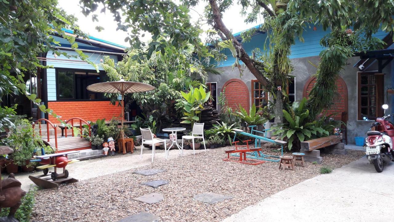Sun Smile Hostel Ubon Ratchathani Exterior photo